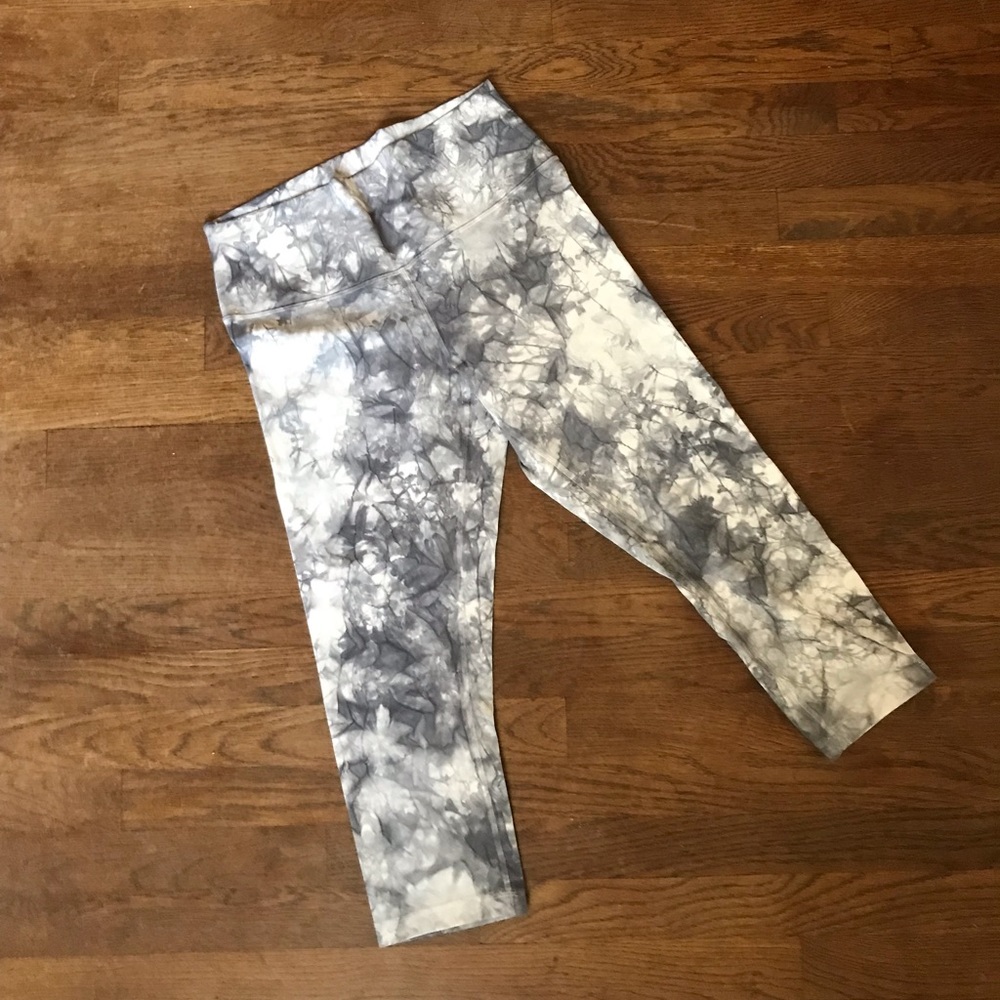 Tie dye capri lululemon leggings!